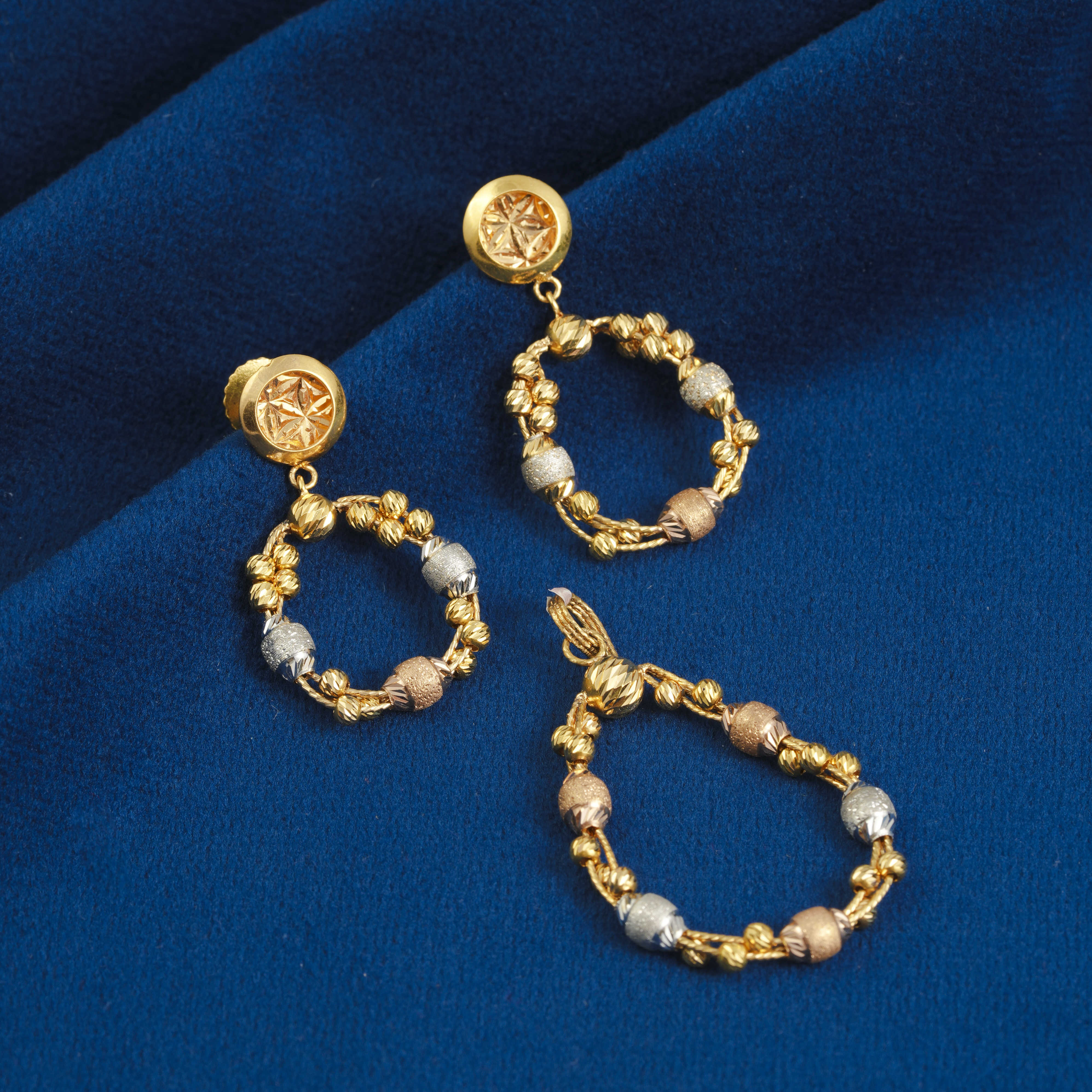 CLASSIC BEADED ROUND PENDANT SET