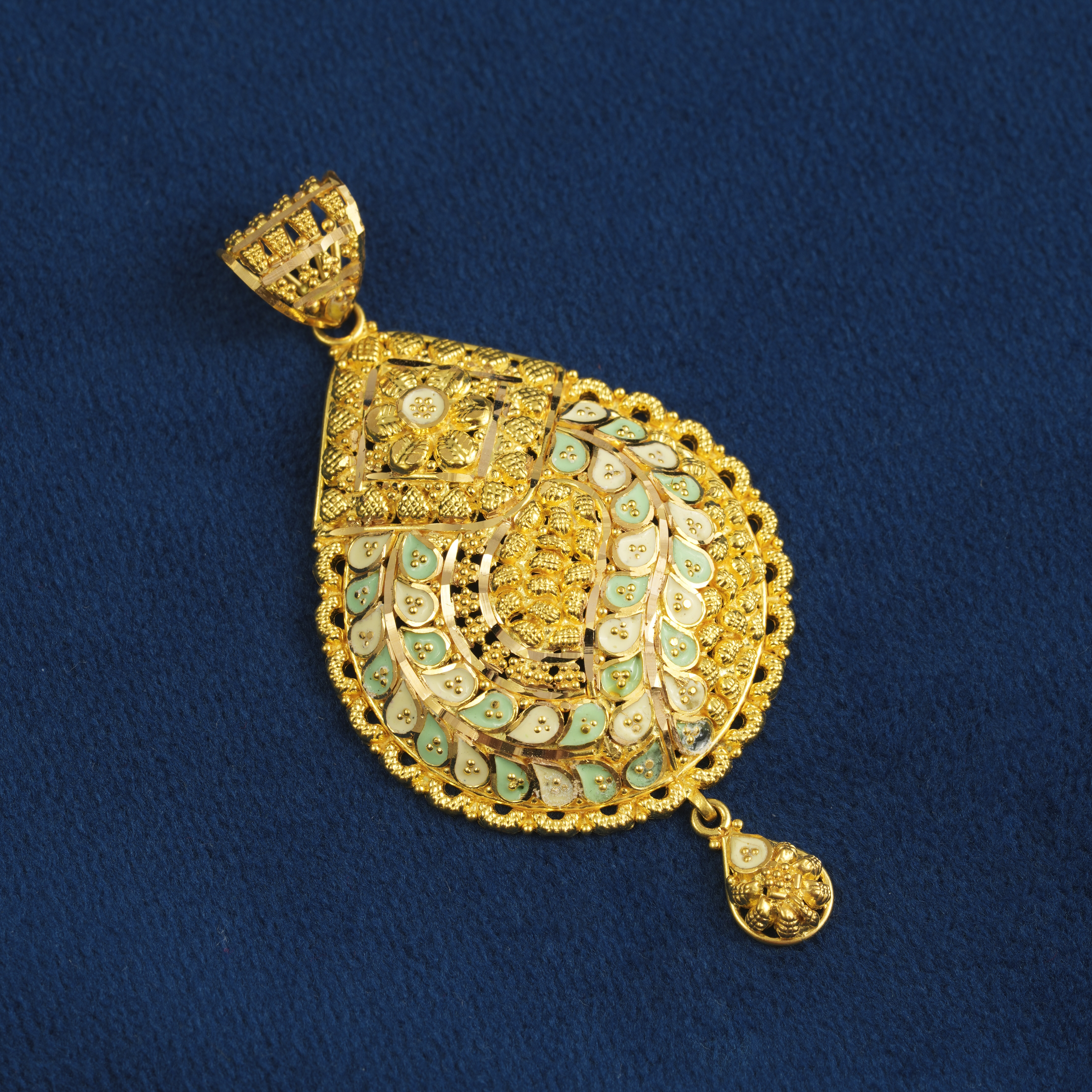 TRADITIONAL 22K GOLD PENDANT WITH ENAMEL DETAILING