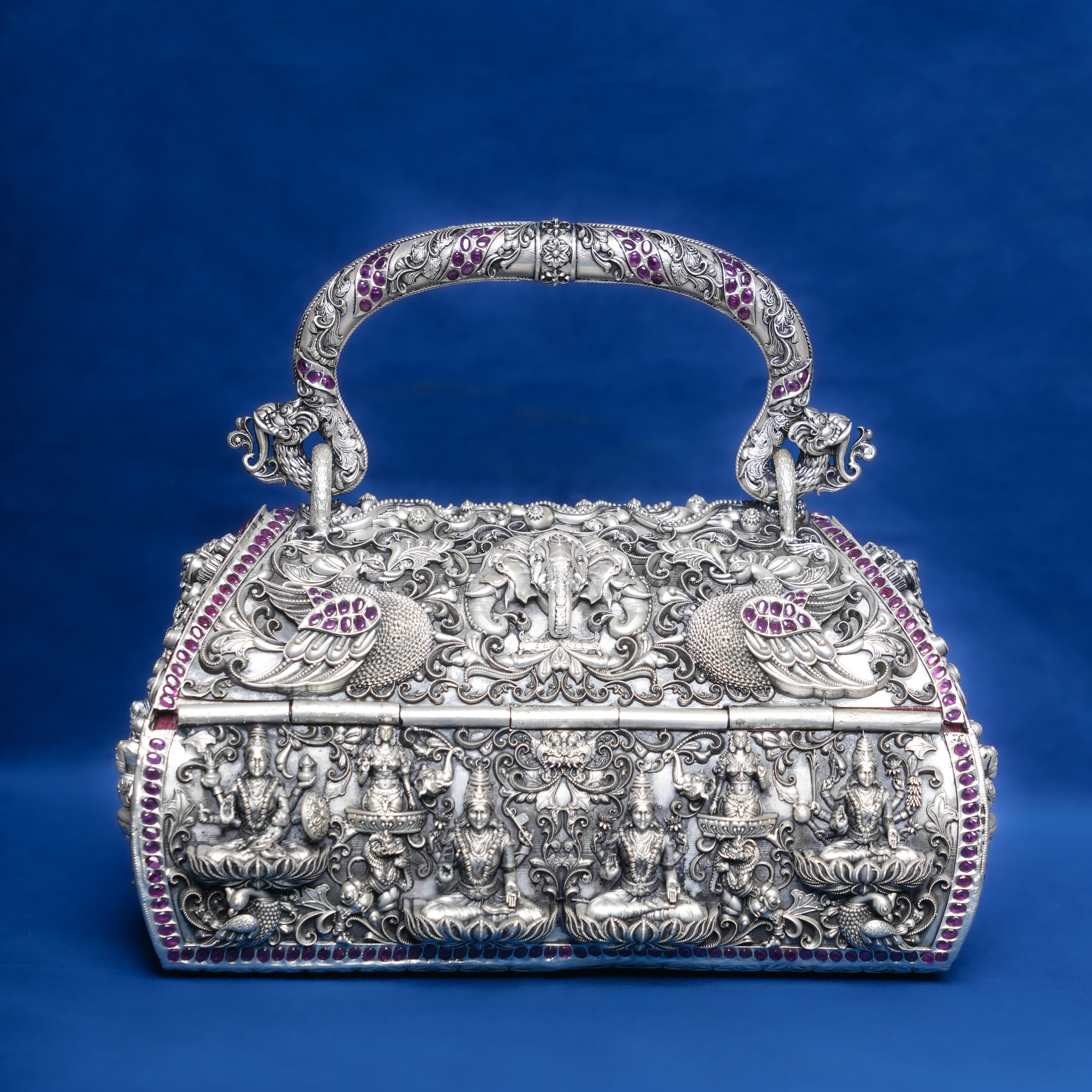 ANTIQUE SILVER PURSE WITH GOD FIGURE DESIGN