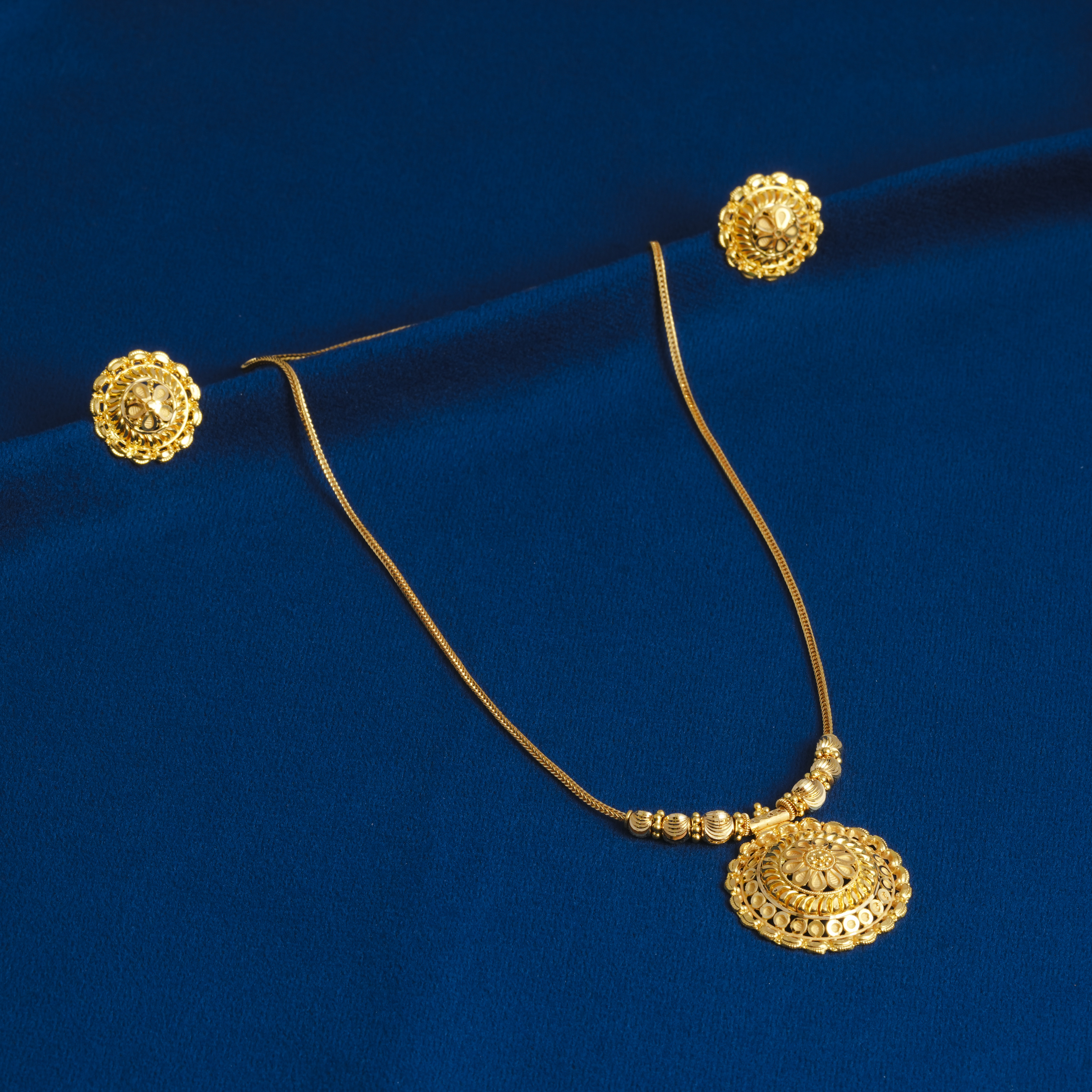 ELEGANT GOLD KANTHI SET (BOM) WITH MATCHING EARRINGS