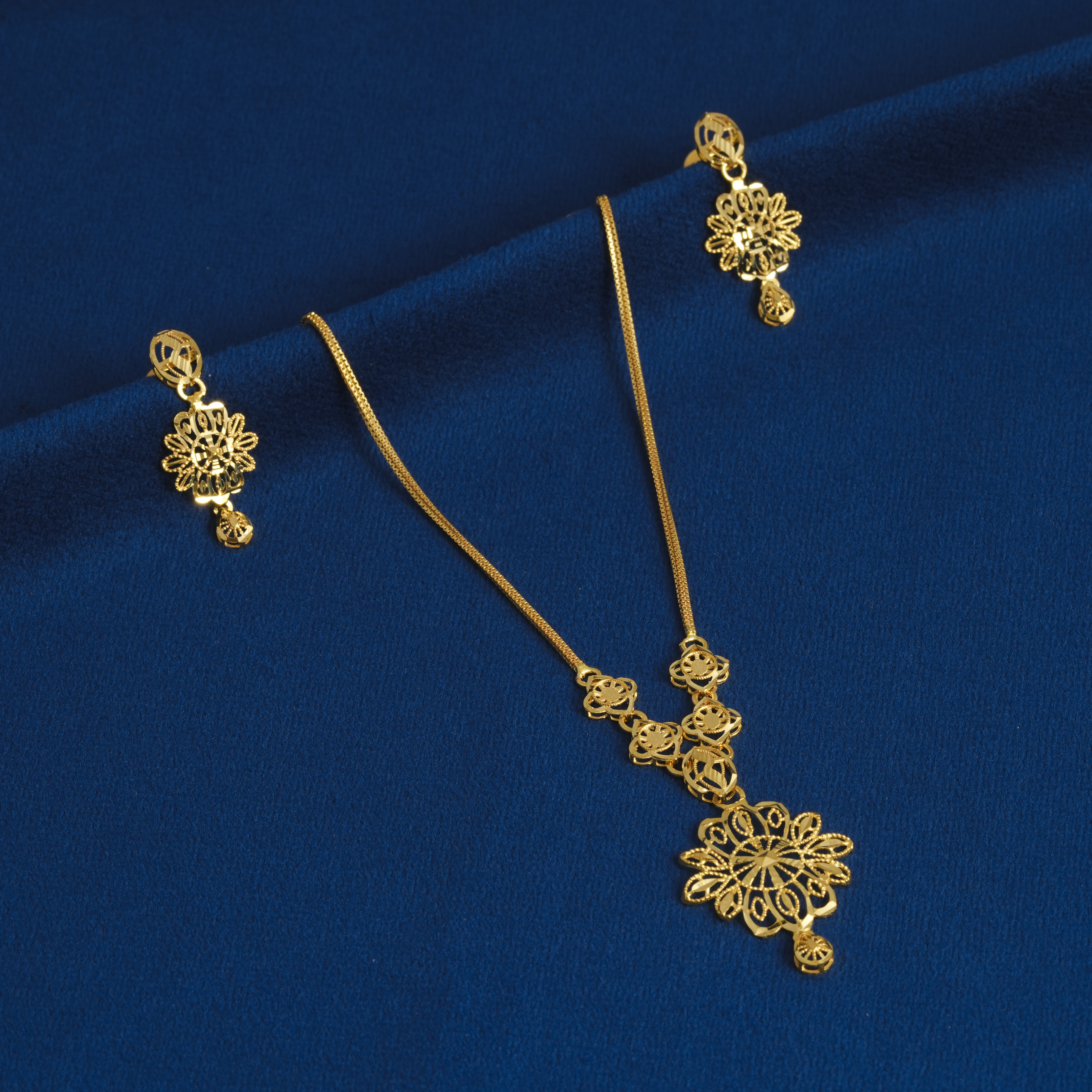 TURKISH STYLE GOLD KANTHI SET WITH MATCHING EARRINGS