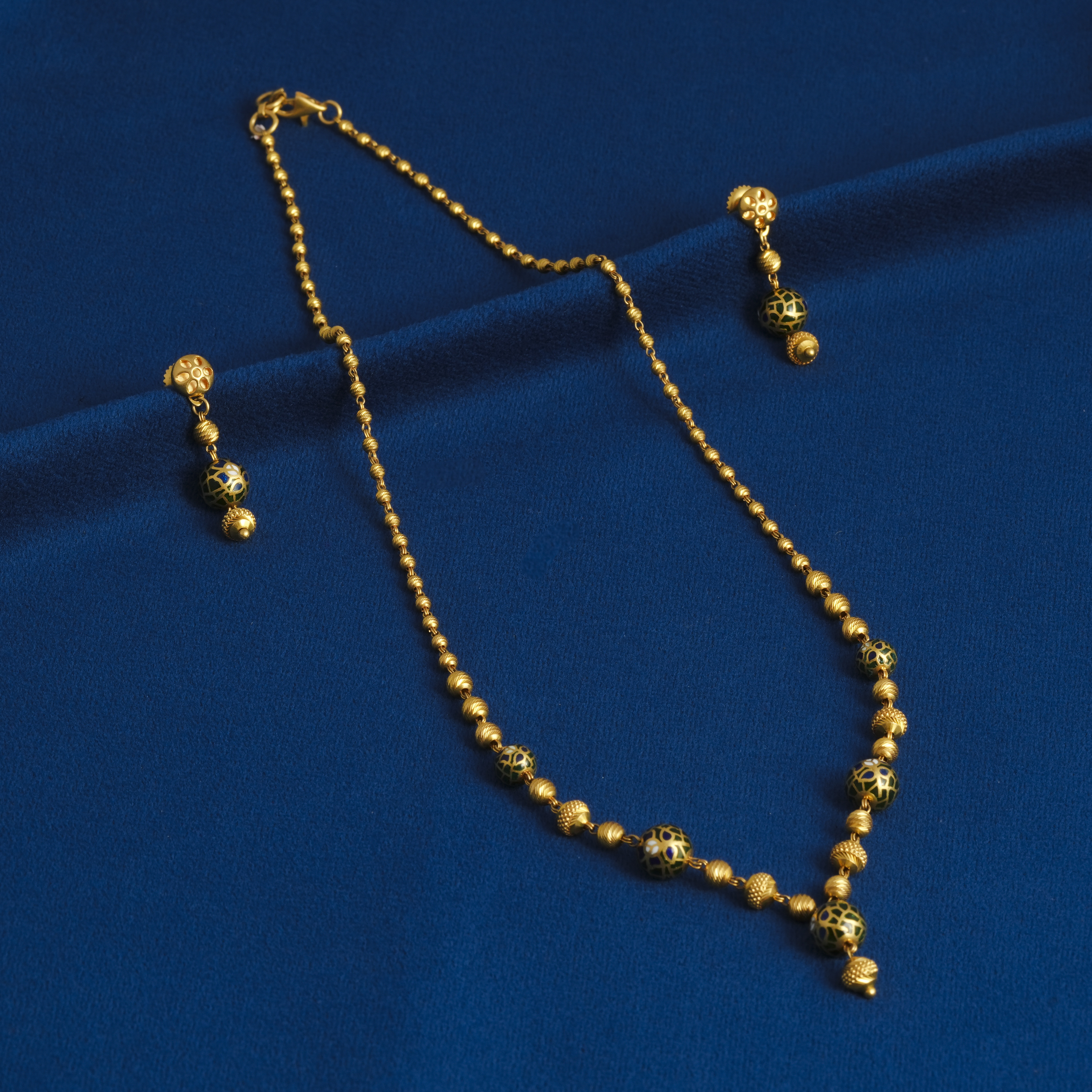 GOLD RAJKOT KANTHI SET WITH MATCHING EARRINGS