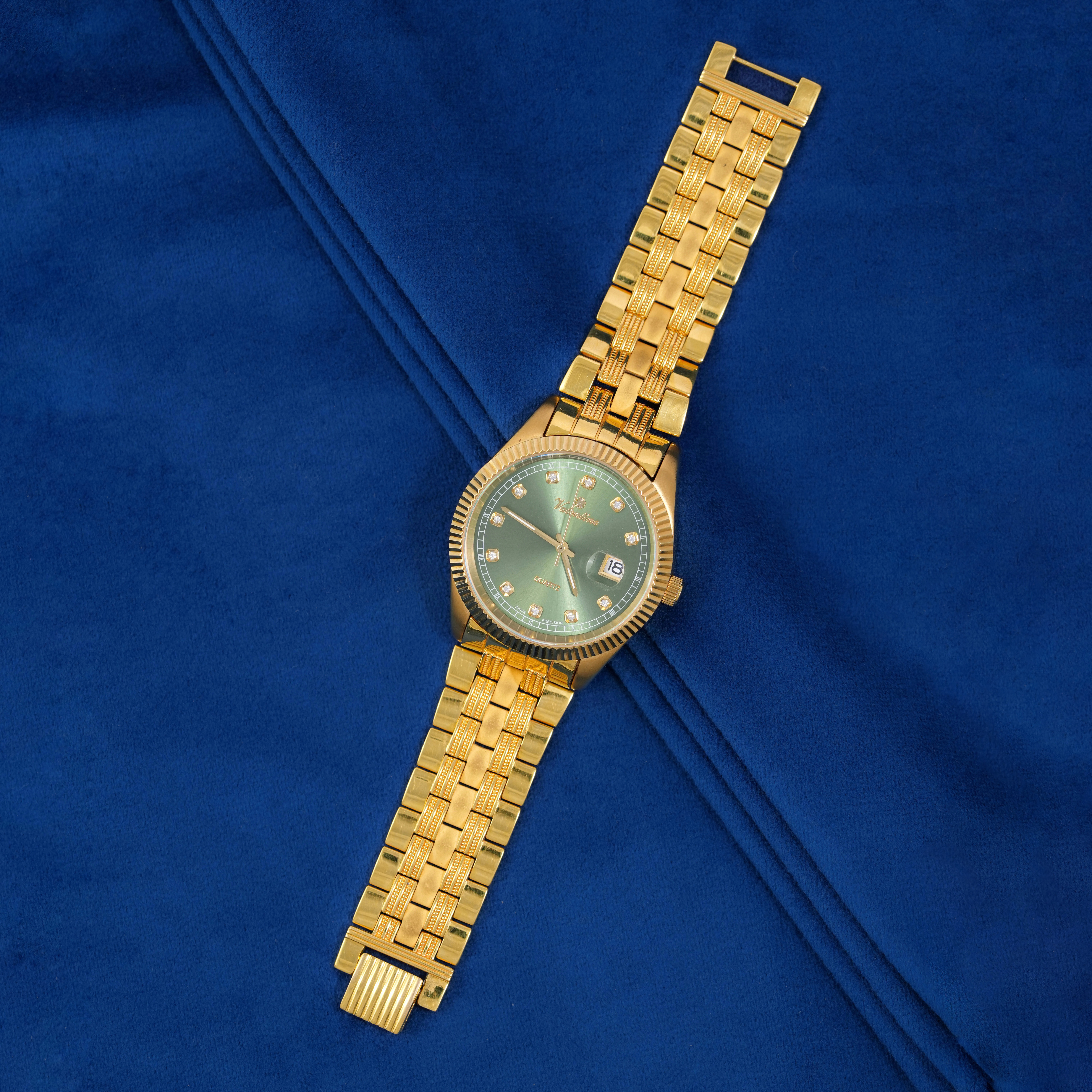 GOLD-TONE LUXURY QUARTZ WATCH WITH EMERALD GREEN DIAL